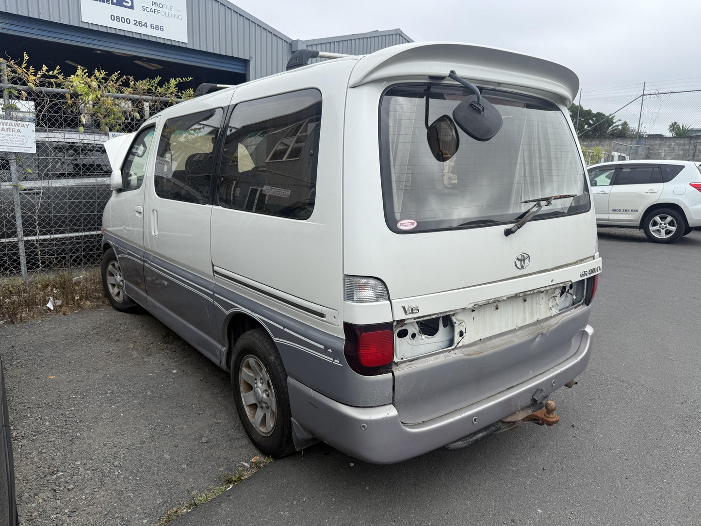 1998 Toyota Granvia 5VZ-1418960 WRECKING FOR PARTS ONLY