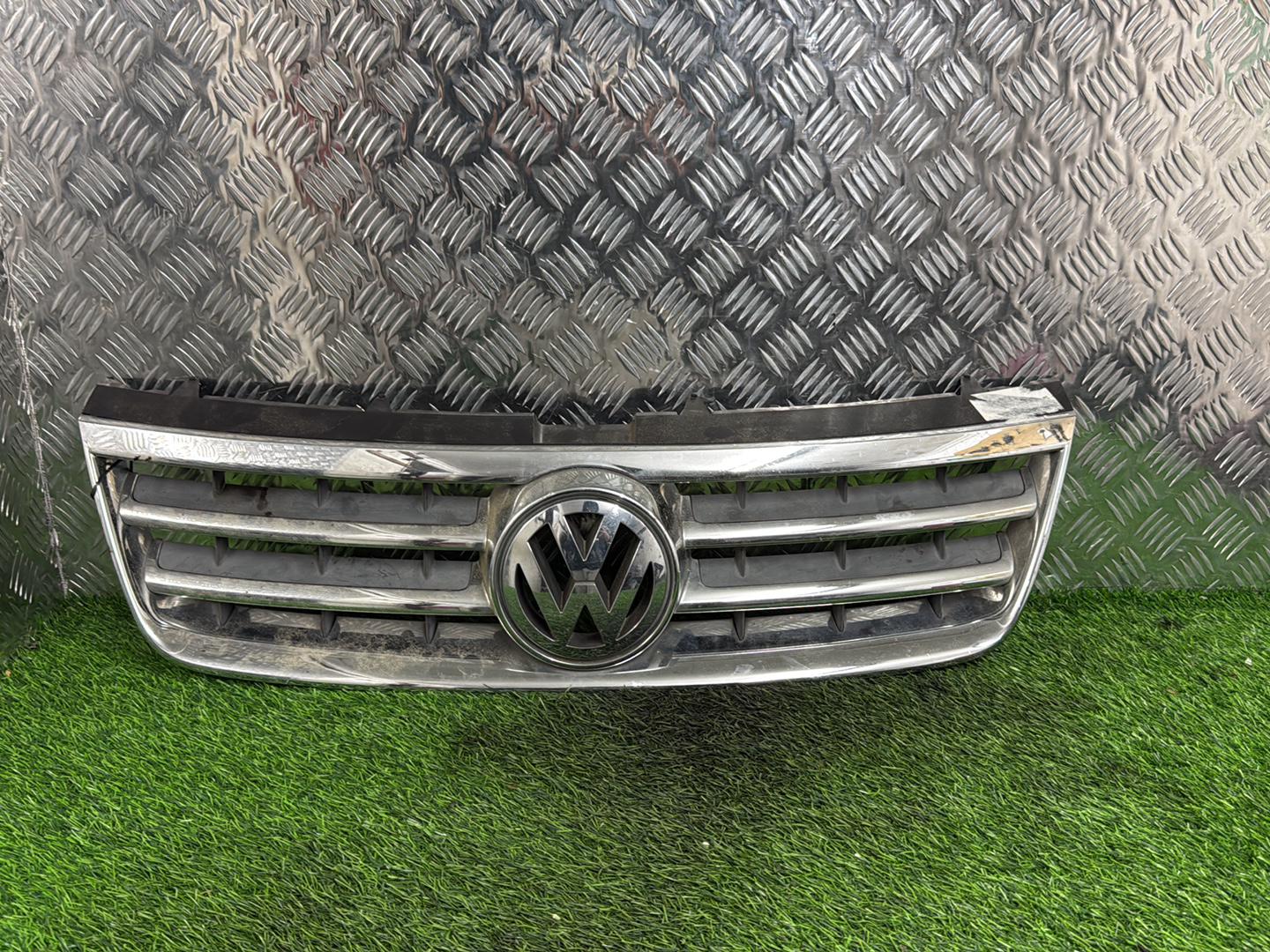 2007 - 2009 Volkswagen Touareg Grille 7L6 853 653