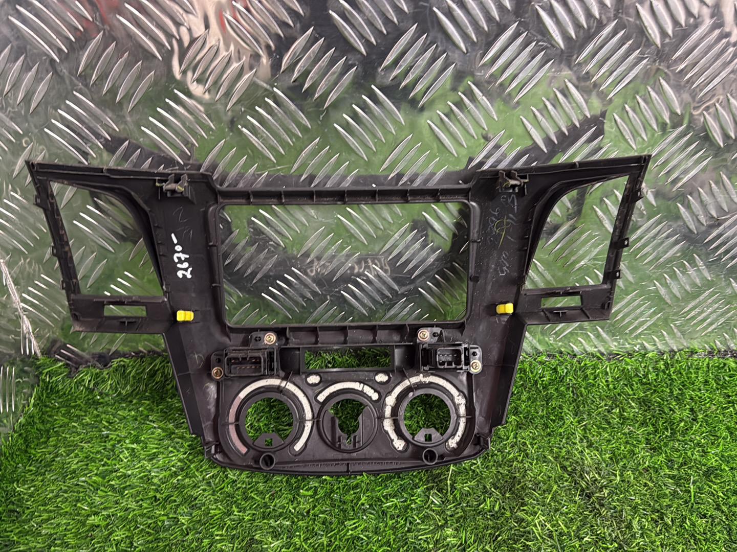 2005 - 2015 Toyota Hilux Dash Vent Surround Centre TOYOTA 55420-0K0