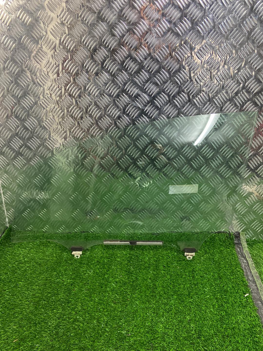 2006 - 2012 Toyota Auris Left Front Door Glass M305