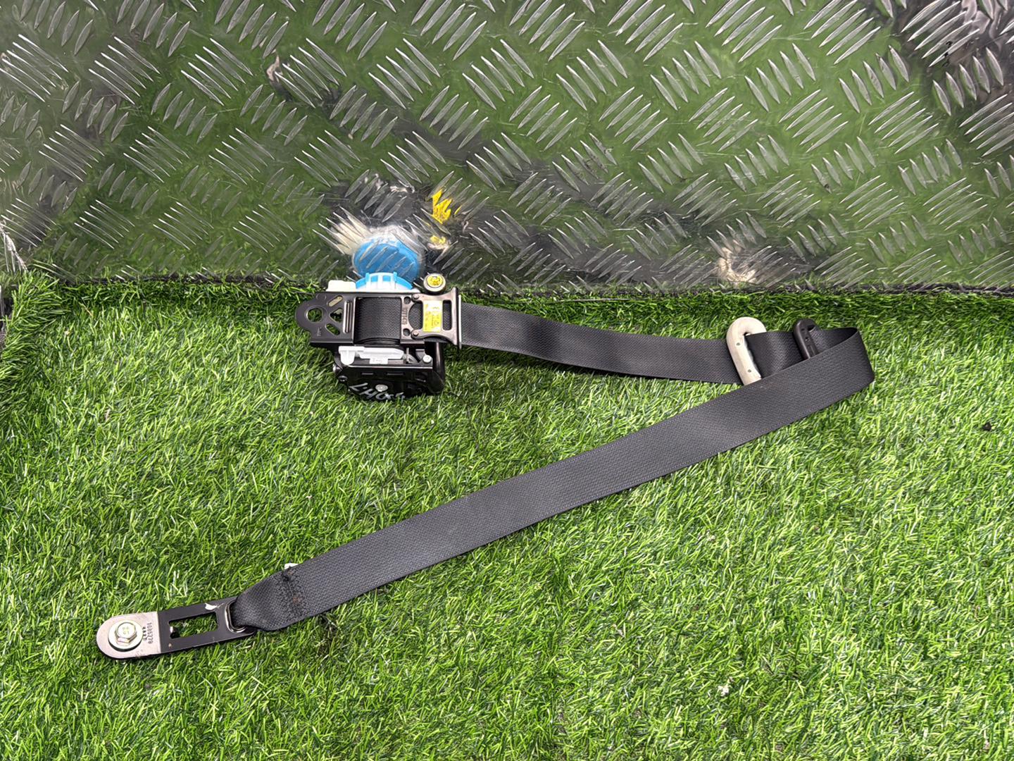 Mazda CX-5 Left Front Seat Belt TK-AH2-EH939