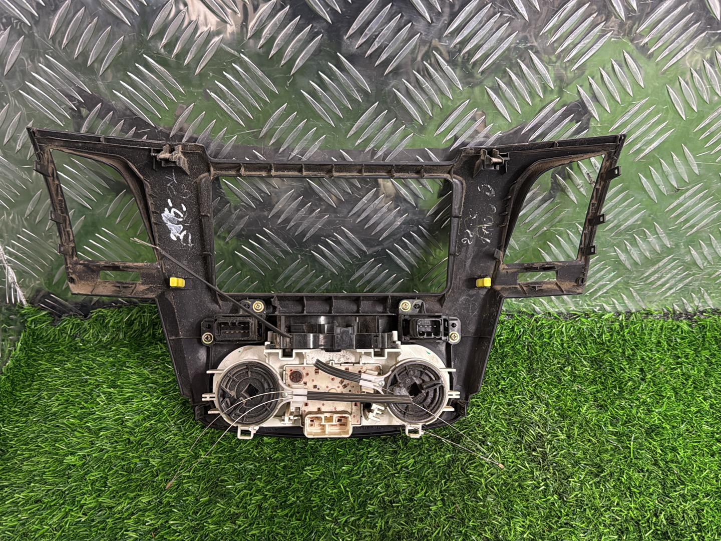2005 - 2015 Toyota Hilux Dash Vent Surround Centre TOYOTA 55420-0K0