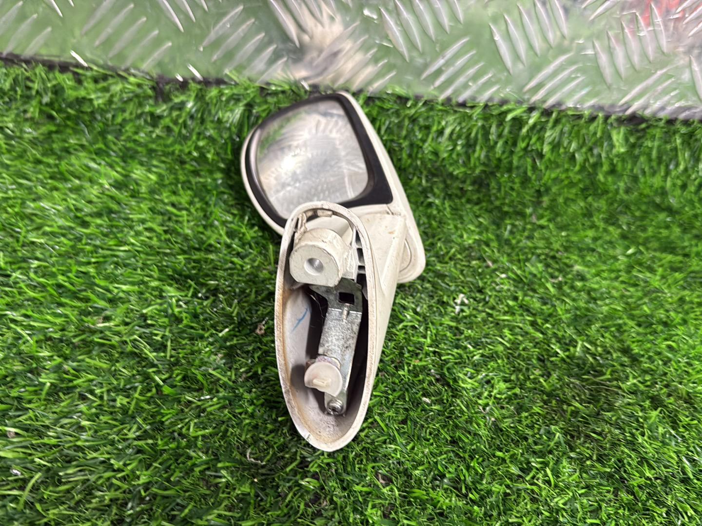 2001 - 2007 Toyota Noah Left Front Guard Mirror