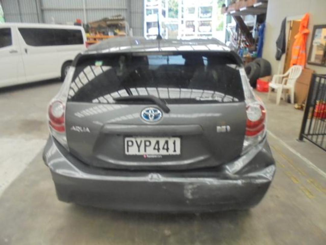 2014 Toyota Aqua 1NZ-7171119 WRECKING FOR PARTS ONLY