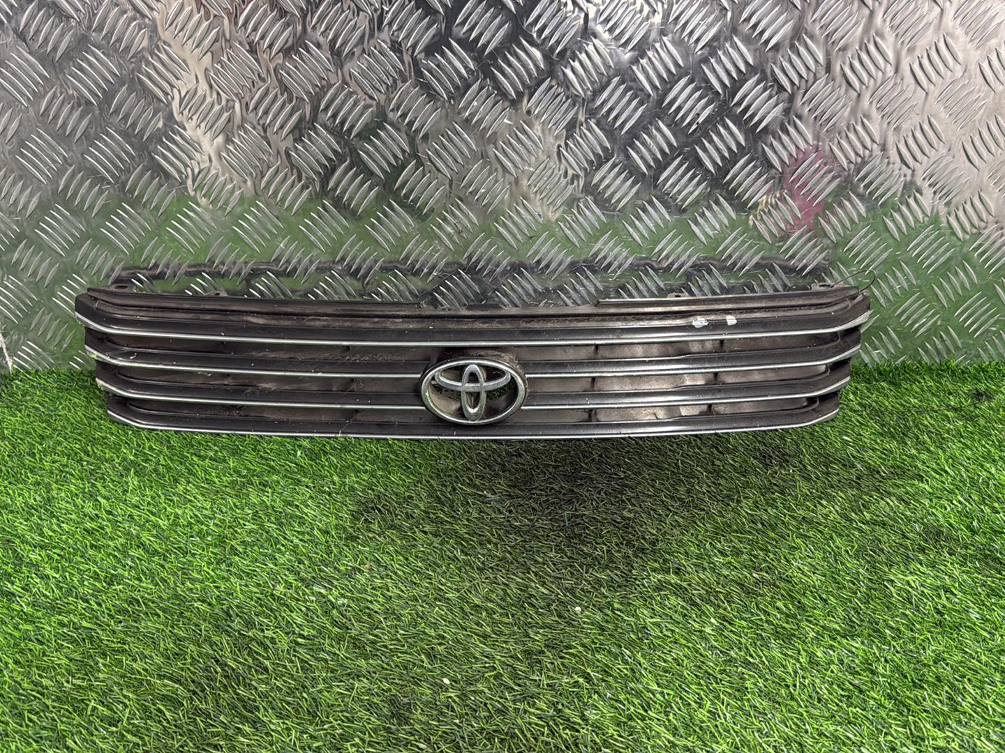 1997 - 2004 Toyota Regius Grille 53111-26220