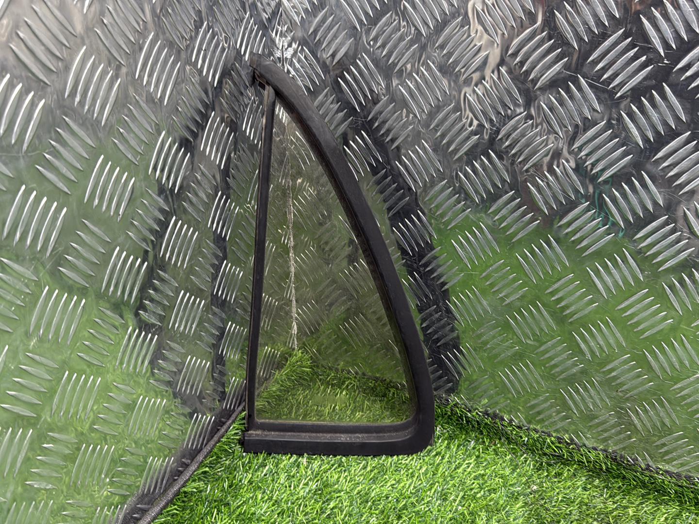 Toyota Hilux Surf Left Rear Quarter Door Glass M283 Clear Tint