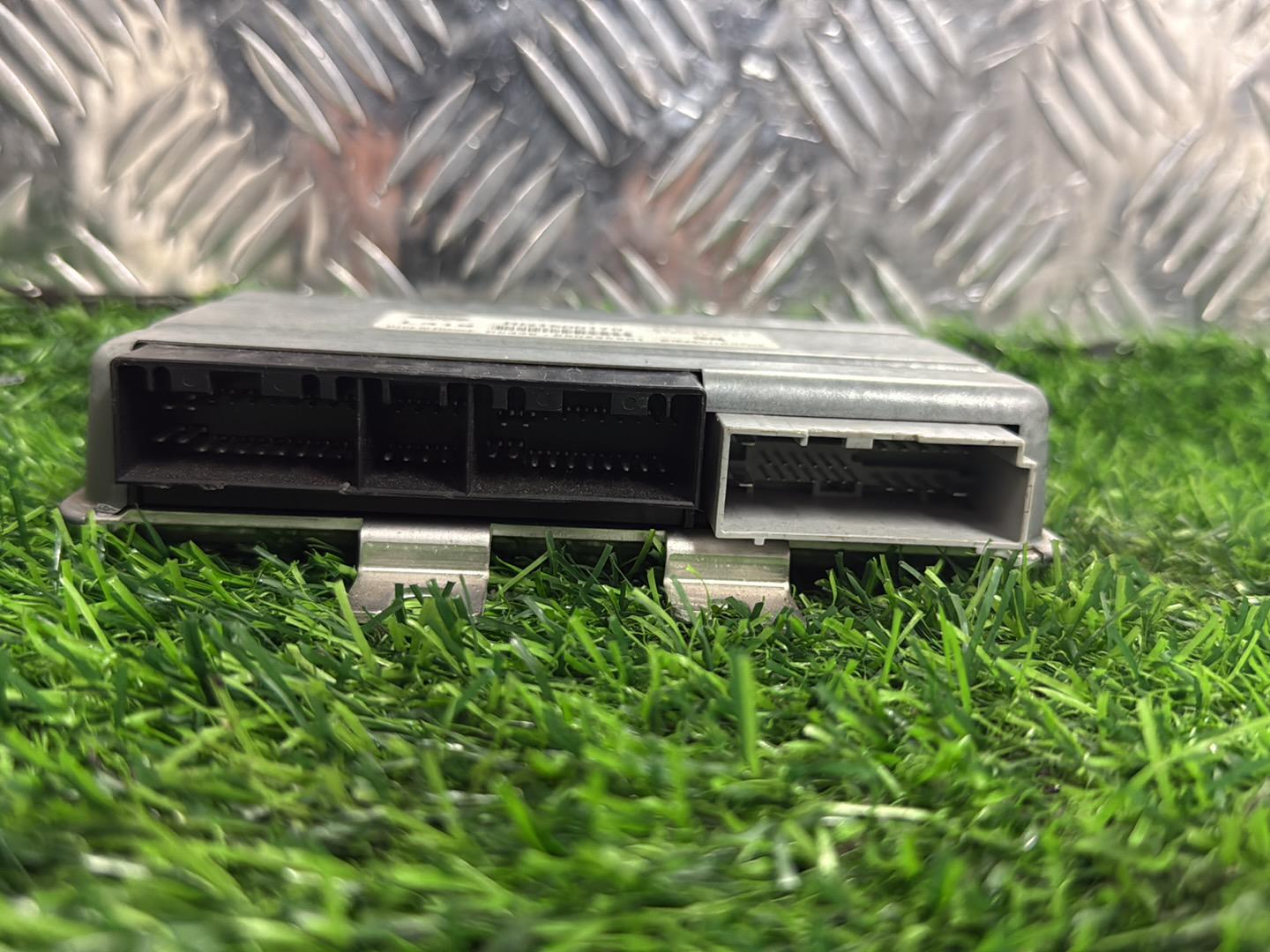 2005 - 2009 Land Rover LR3 Suspension Control Module (SCM) RQT500170