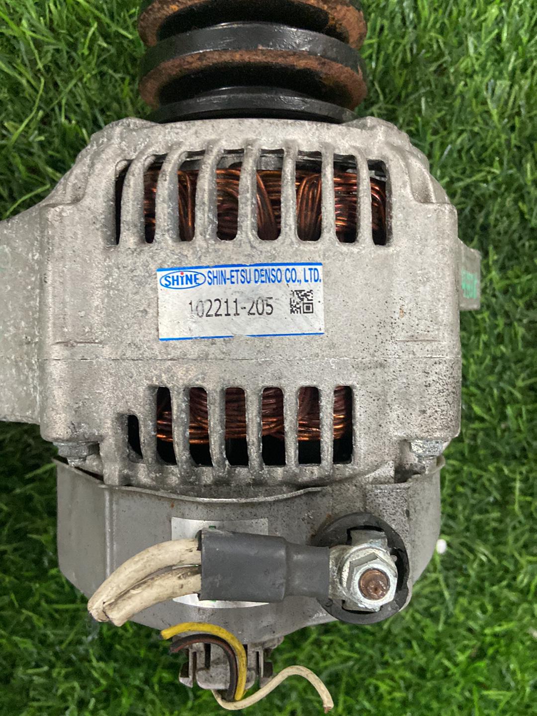 1995 - 2002 Toyota Granvia Alternator 102211-205 / 2706067040