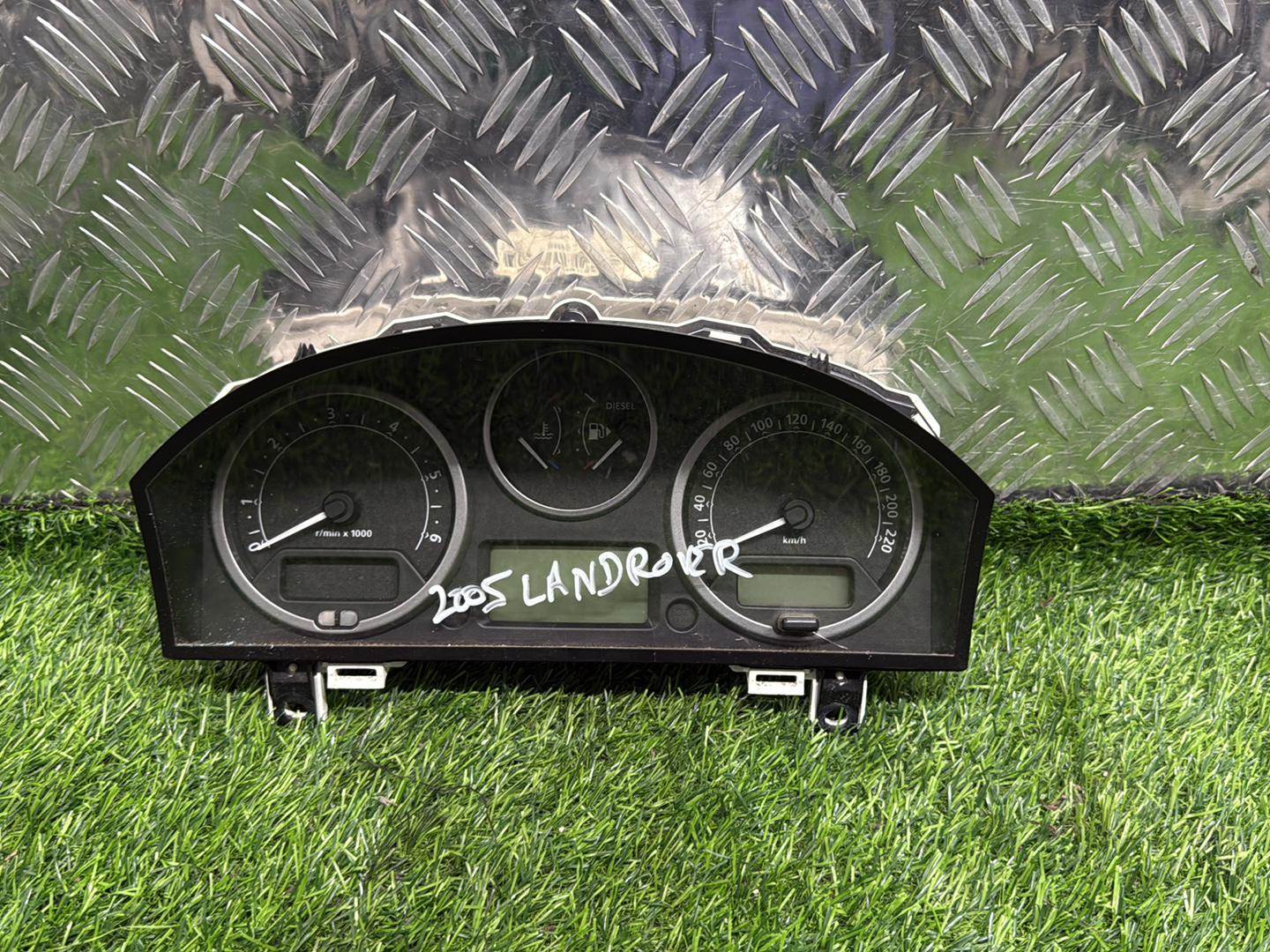 Land Rover Discovery Instrument Cluster YAC500045