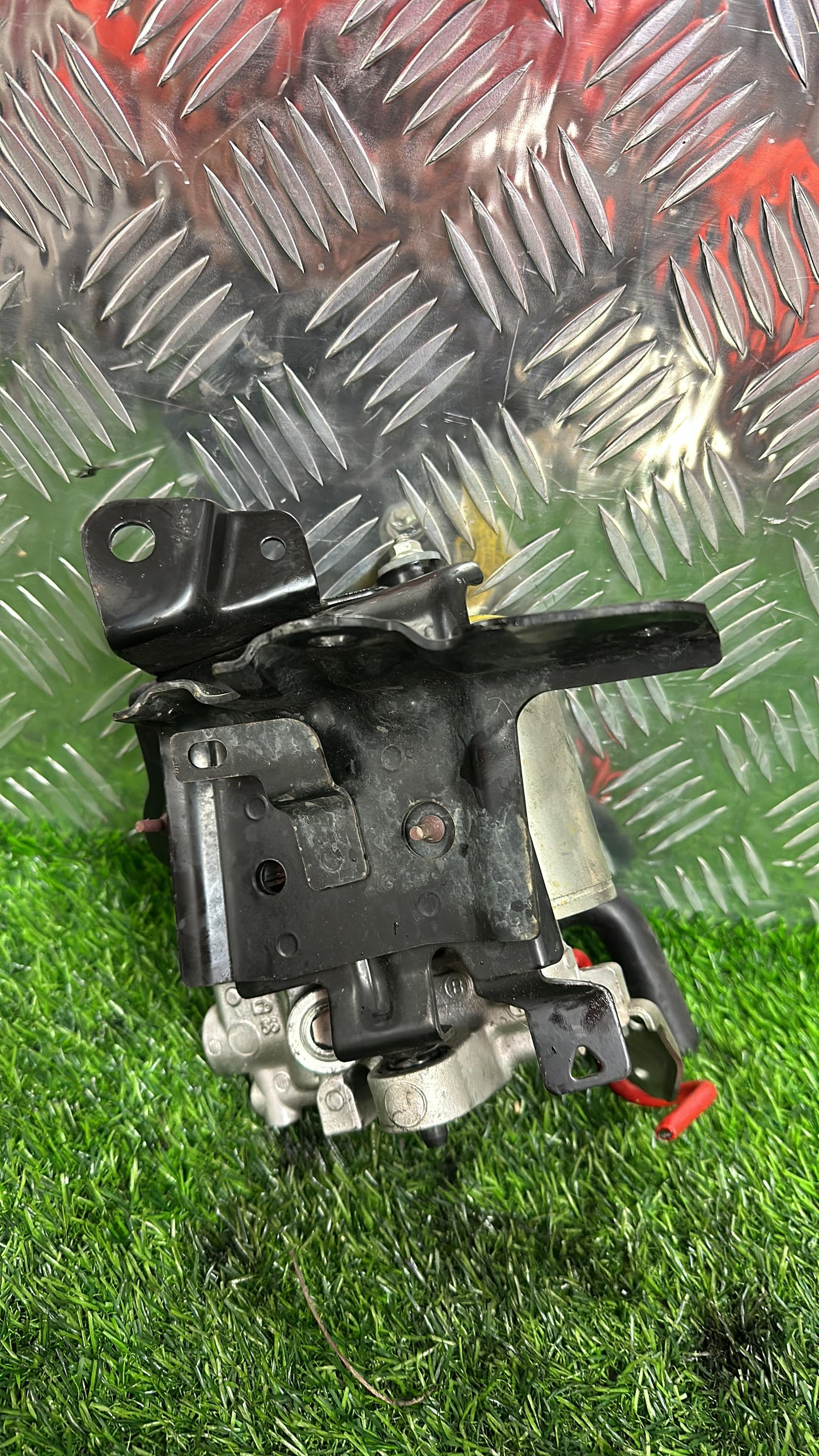 2011 - 2021 Toyota Aqua Brake Actuator 47070-52010
