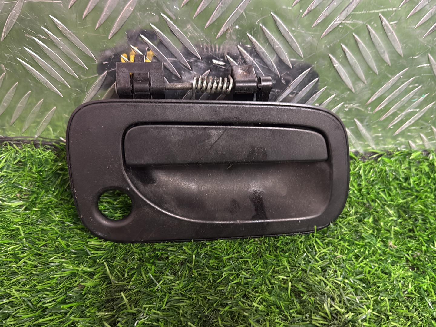 2001 - 2012 Nissan Caravan Right Front Exterior Door Handle 80606VW000
