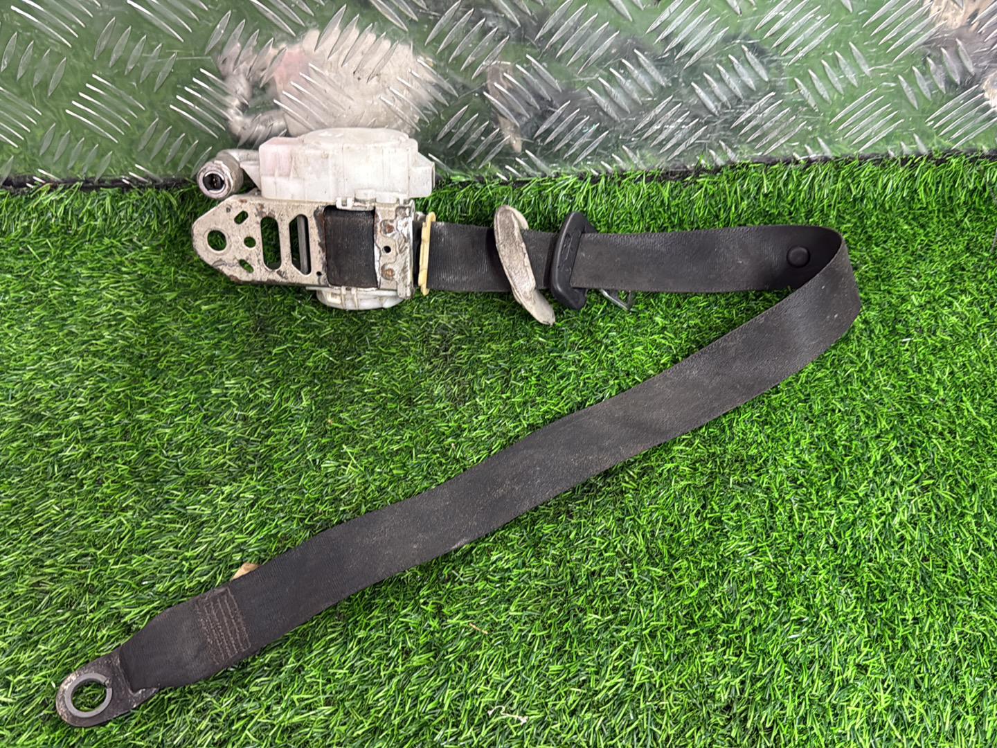 2006 - 2012 Toyota Corolla Right Front Seat Belt 7S7050-P