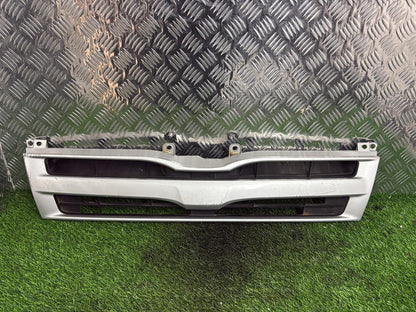 2005 - 2005 Toyota Hiace Grille Narrow Body Type 53152-26010