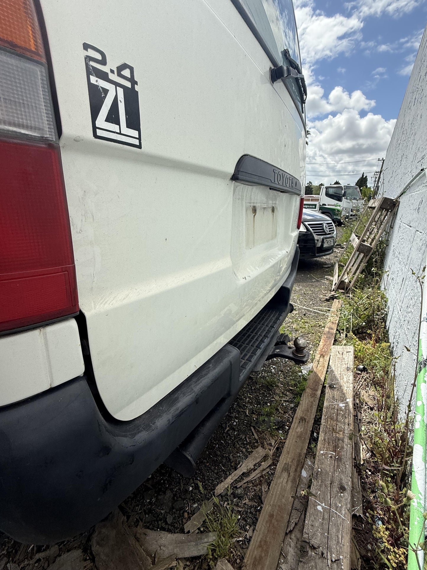 1999 Toyota Hiace 2RZ-FE WRECKING FOR PARTS ONLY