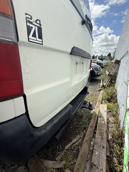 1999 Toyota Hiace 2RZ-FE WRECKING FOR PARTS ONLY