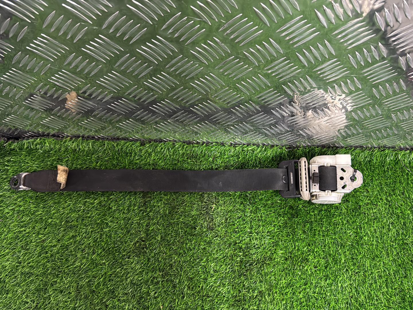 2004 - 2012 Toyota Hiace Left Front Seat Belt 7M1440