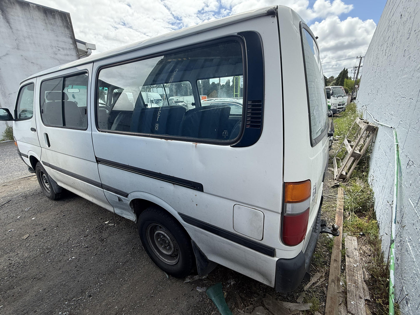 1999 Toyota Hiace 2RZ-FE WRECKING FOR PARTS ONLY