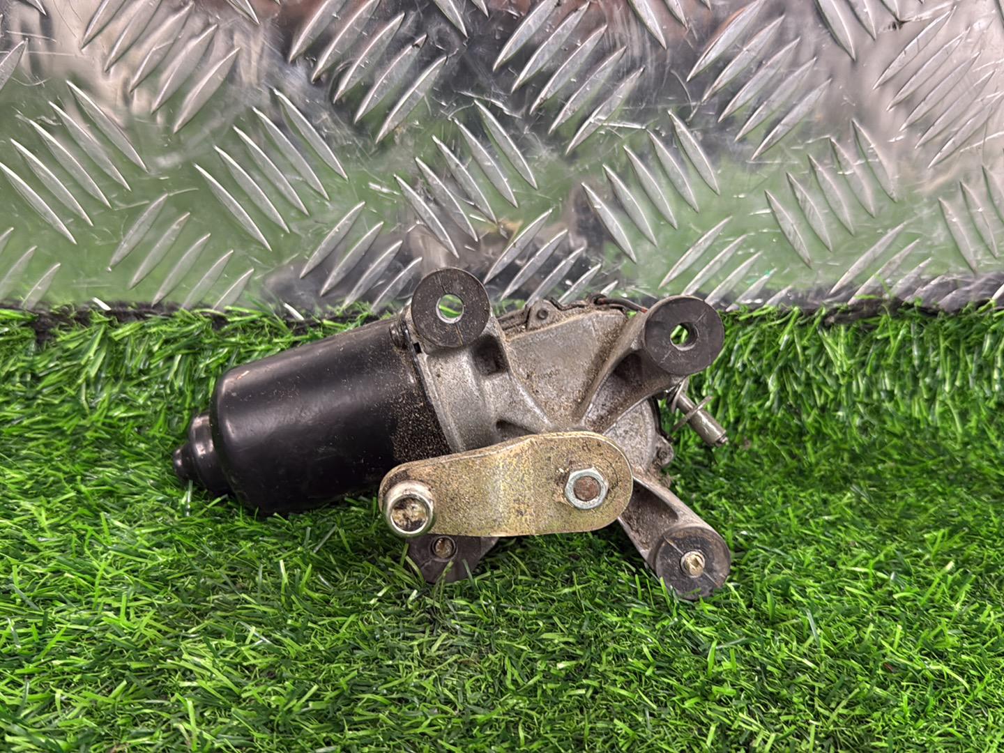 1990 - 2003 Toyota Hiace Front Wiper Motor 85110-95J06