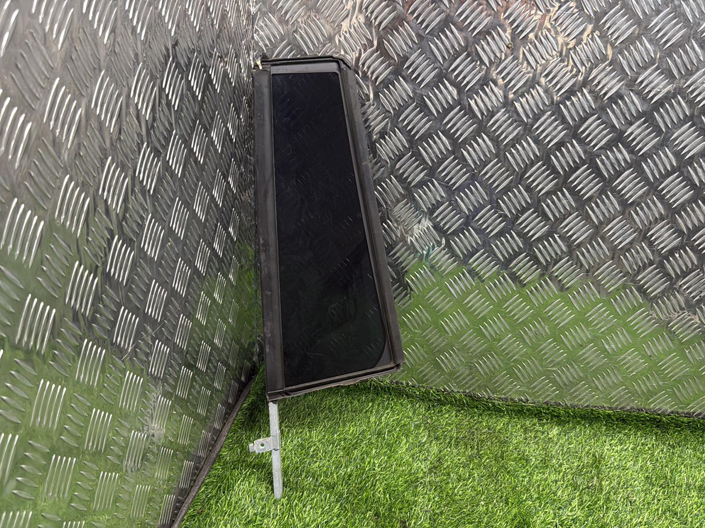 Land Rover Discovery Right Rear Quarter Door Glass M3239 Tint