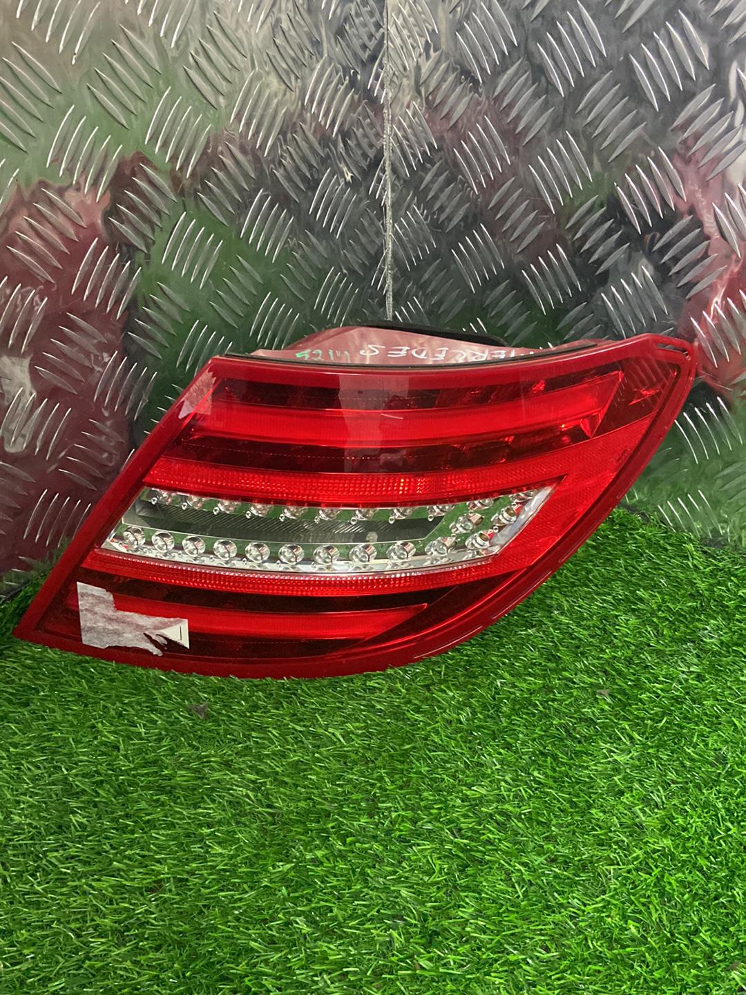 2007 - 2015 Mercedes-Benz C-Class Right Taillight 2049060503