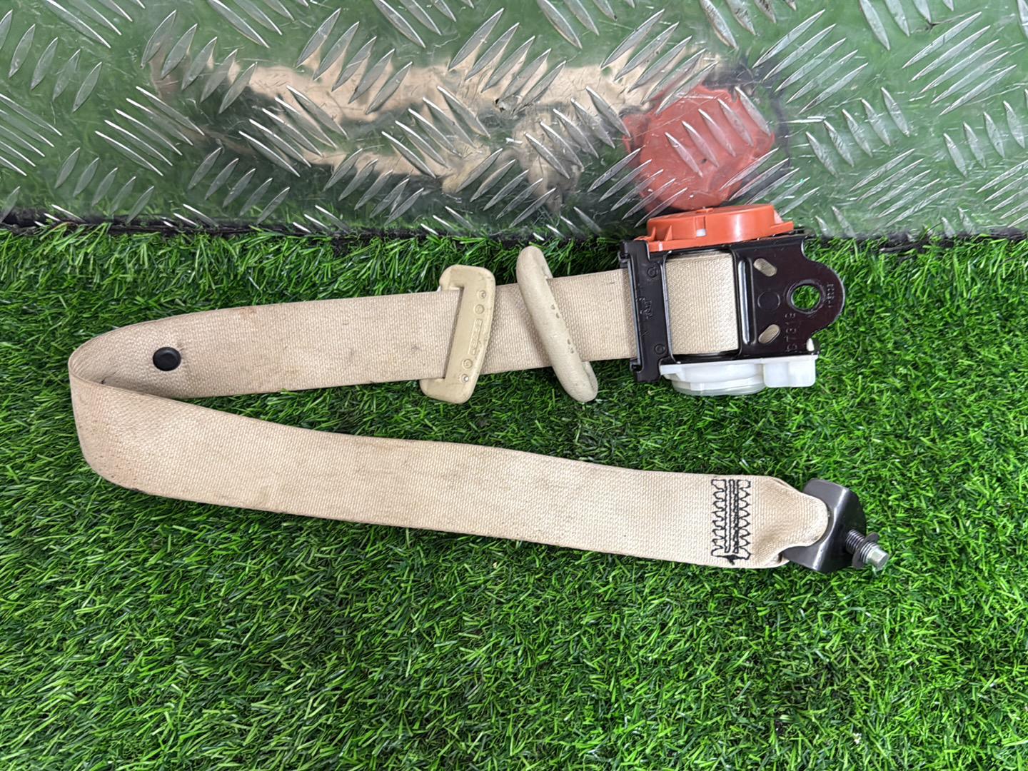 2002 - 2009 Nissan Elgrand Left Rear Seat Belt TK-AB0-G1764