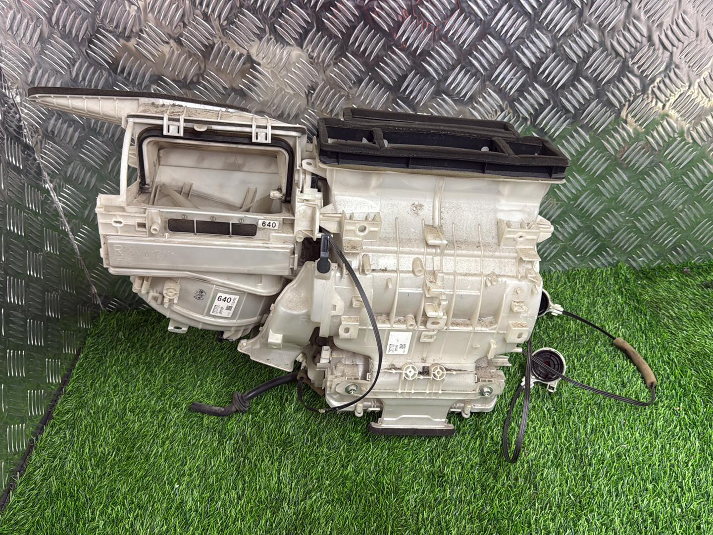 2013 - 2018 Toyota Hiace Heater Core/Box 87050-26180