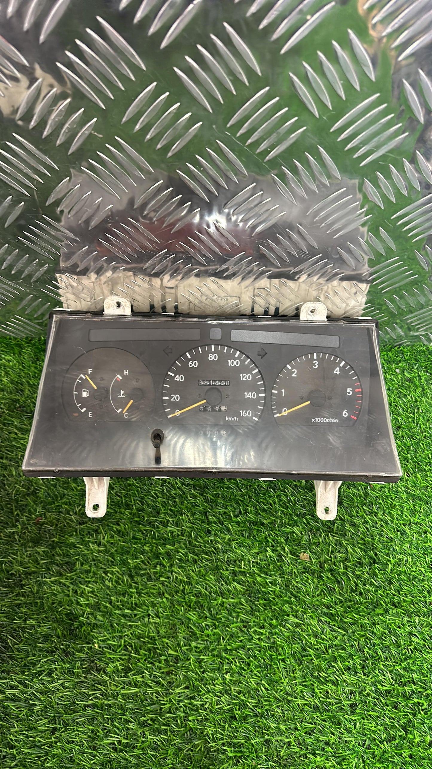1989 - 2003 Toyota Hiace Instrument Cluster 83100-26380