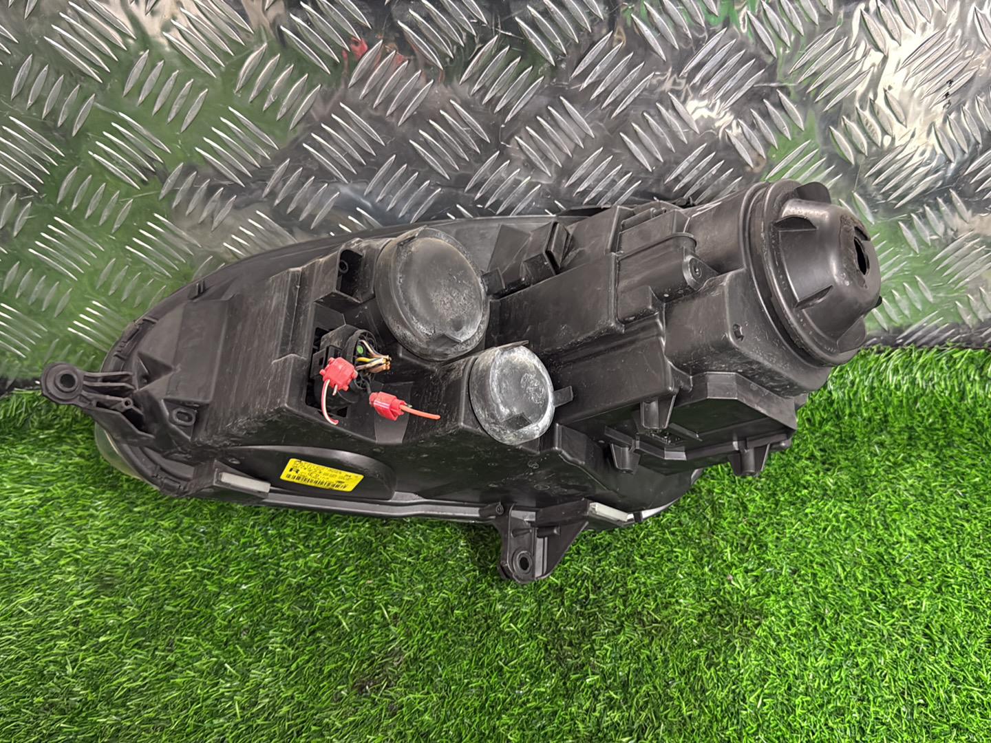 Volkswagen Golf Right Headlight 0 301 212 622