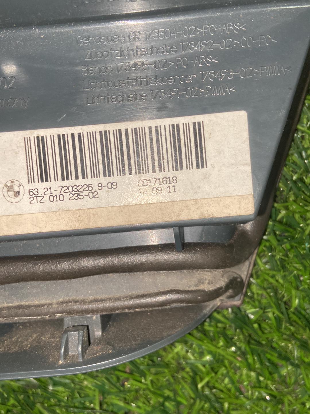 2010 - 2017 BMW 550i Right Tailgate Garnish 2TZ010235-02