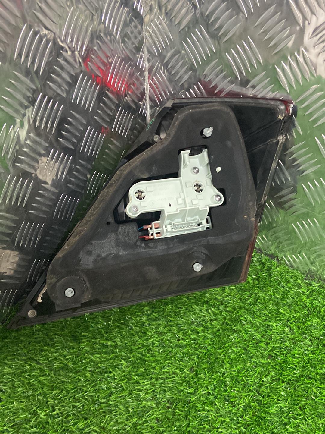 2005 - 2013 Mercedes-Benz S-Class Left Taillight A2218200164