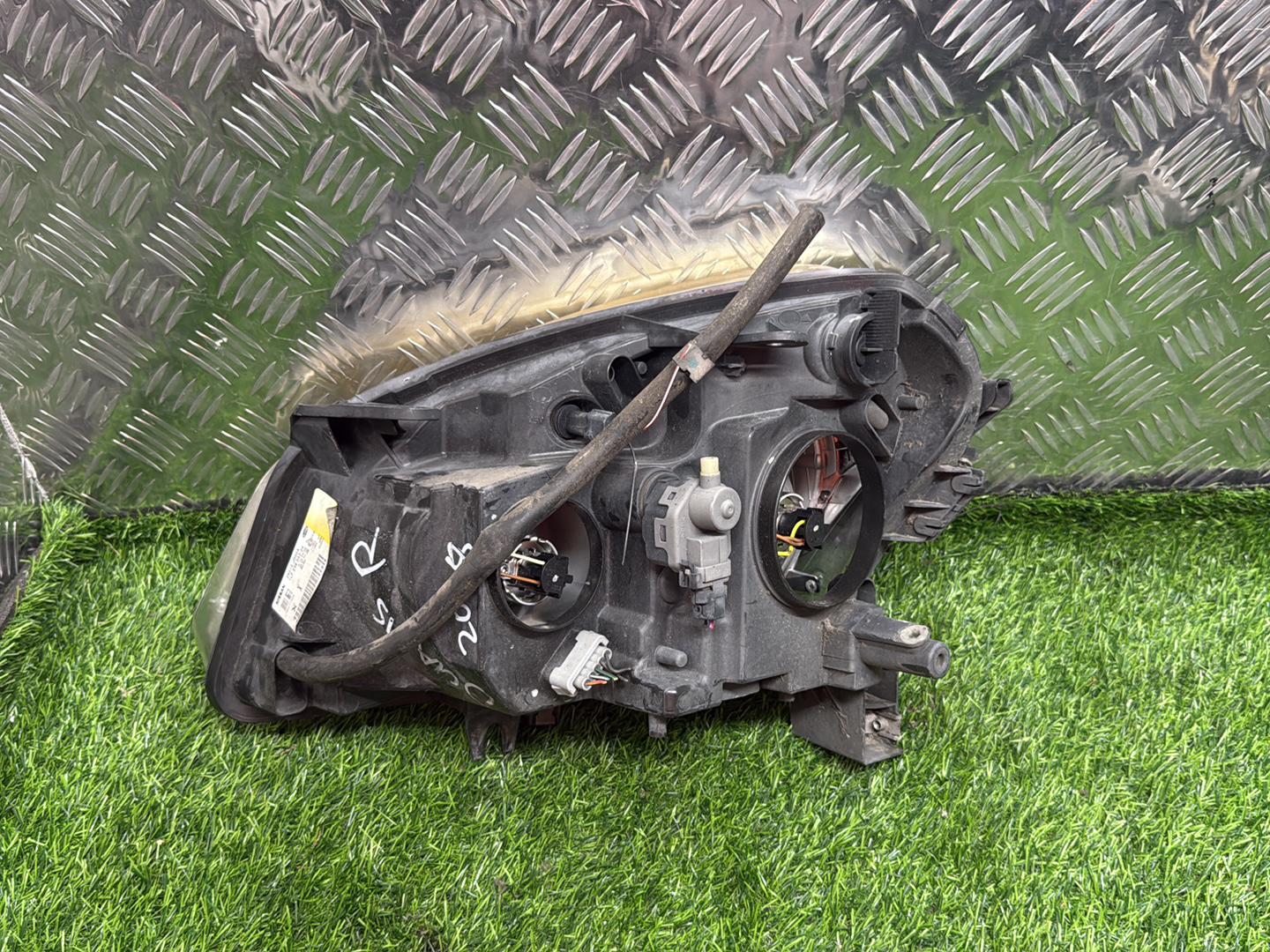Nissan Dualis Right Headlight 26010 JD00A