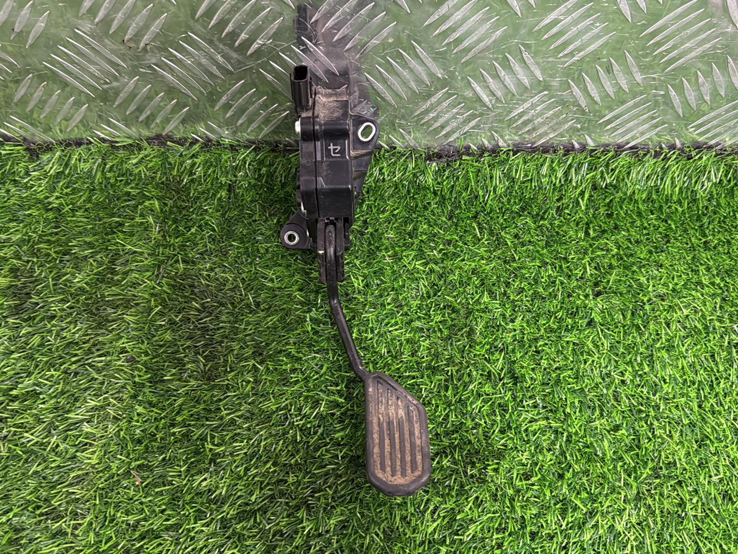 2011 - 2017 Toyota Aqua Accelerator Pedal 78110-52100