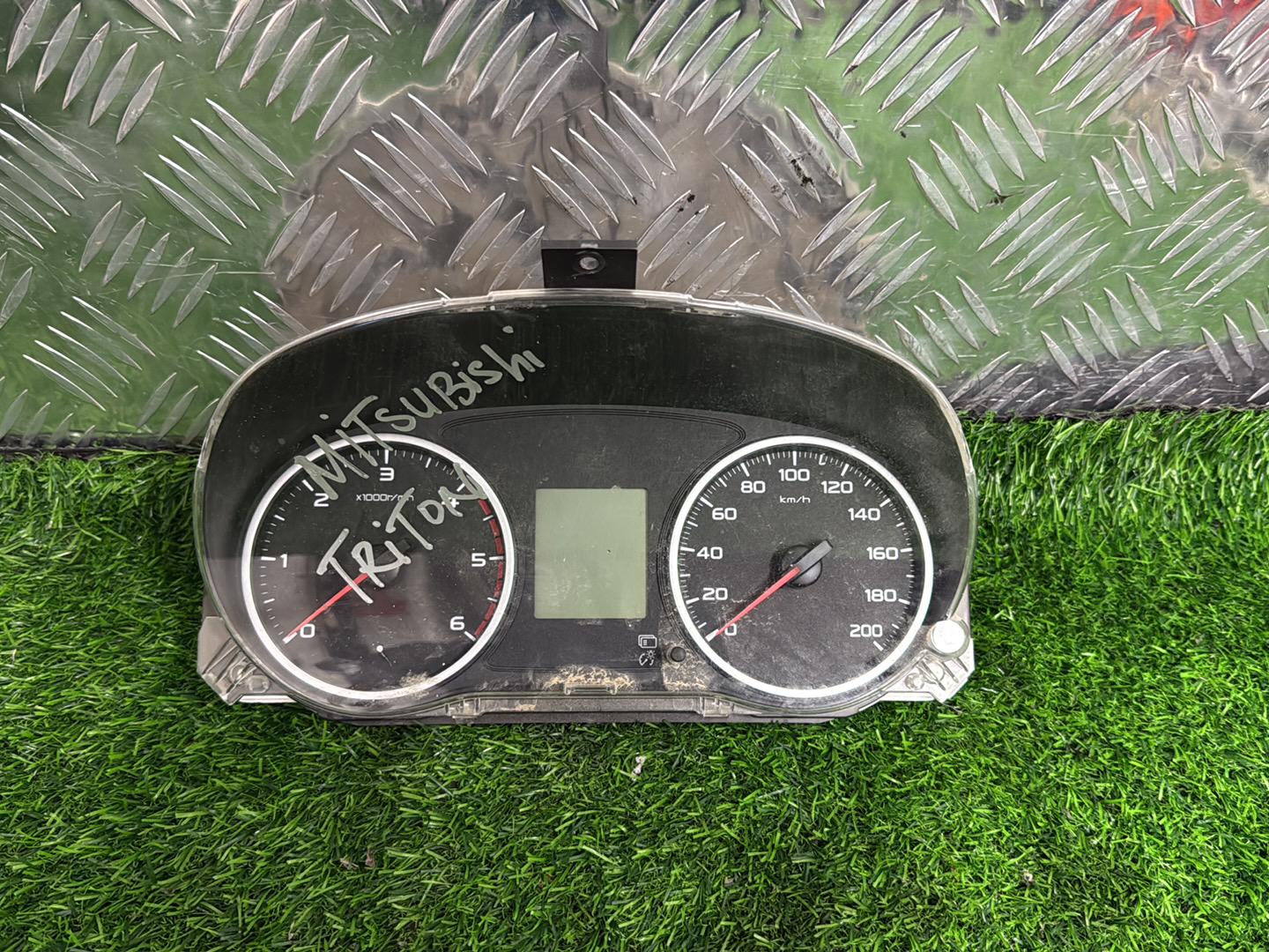 2015 - 2018 Mitsubishi Triton Instrument Cluster 4N15 Automatic