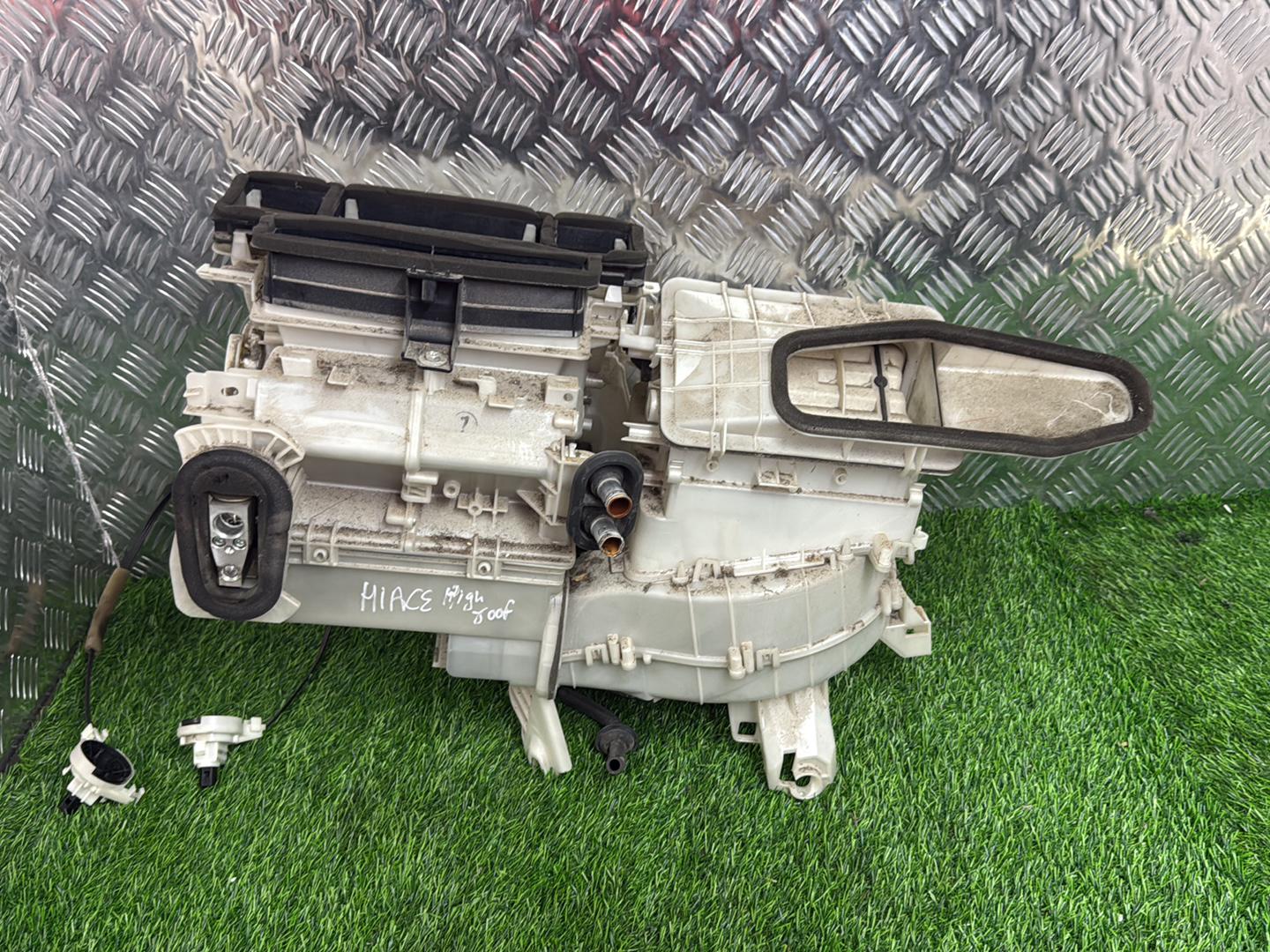 2013 - 2018 Toyota Hiace Heater Core/Box 87050-26180