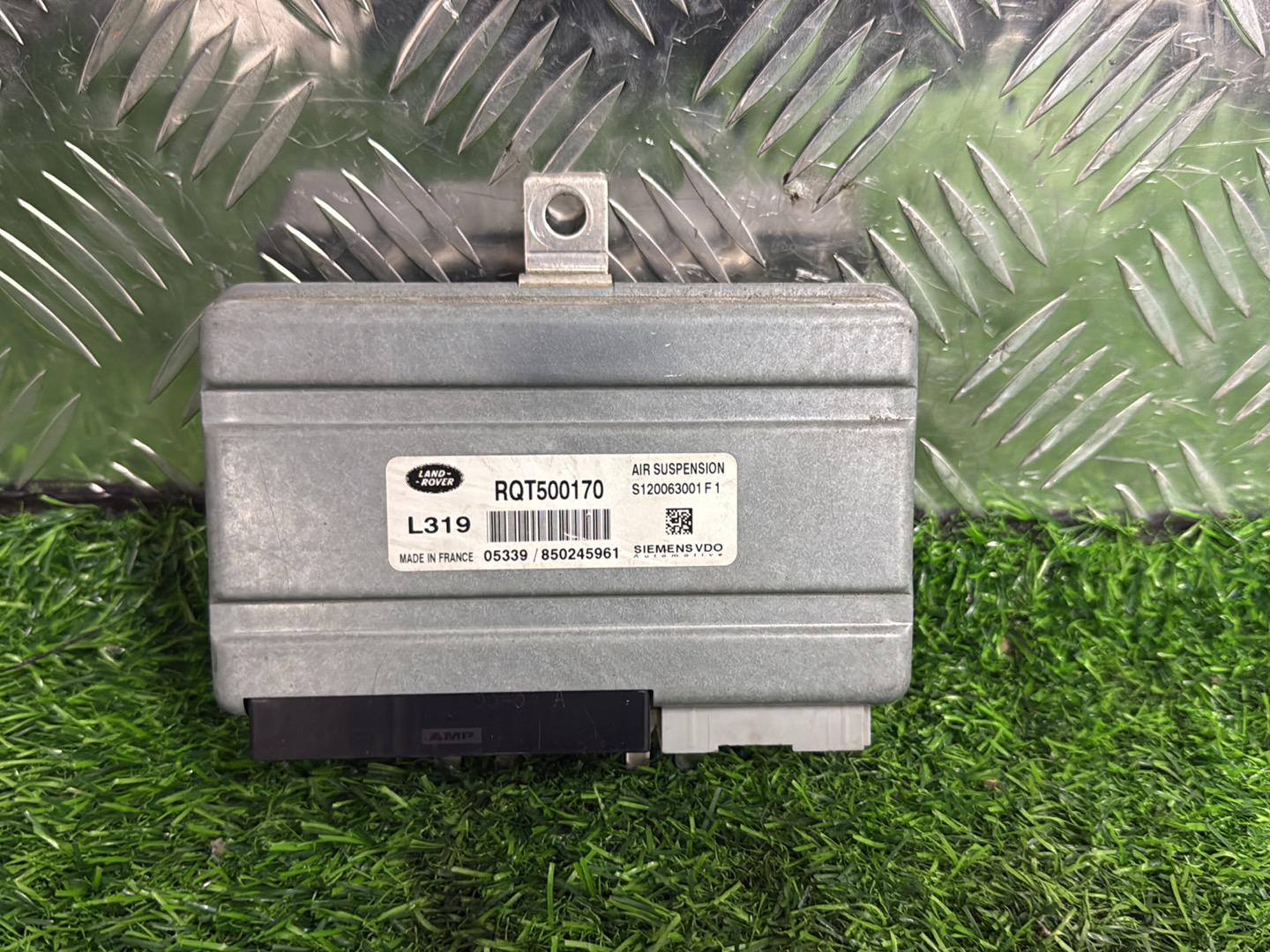 2005 - 2009 Land Rover LR3 Suspension Control Module (SCM) RQT500170