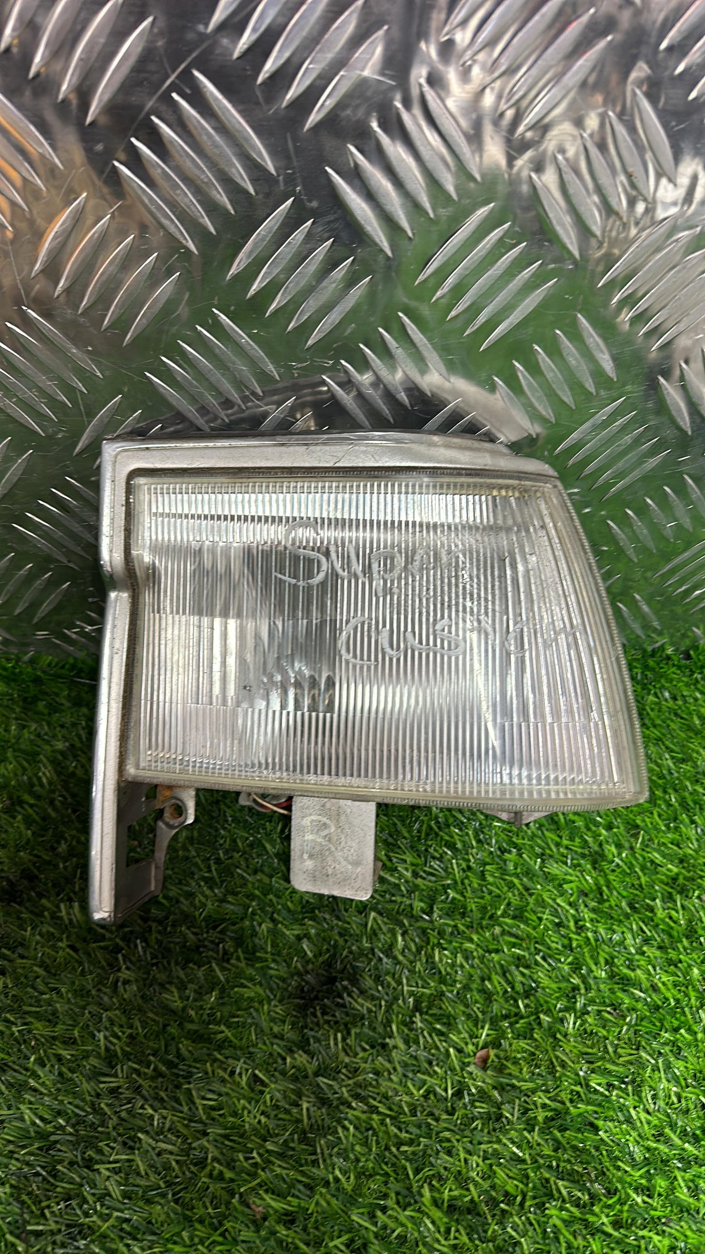 1989 - 1993 Toyota Hiace Right Indicator TOYOTA 26-37