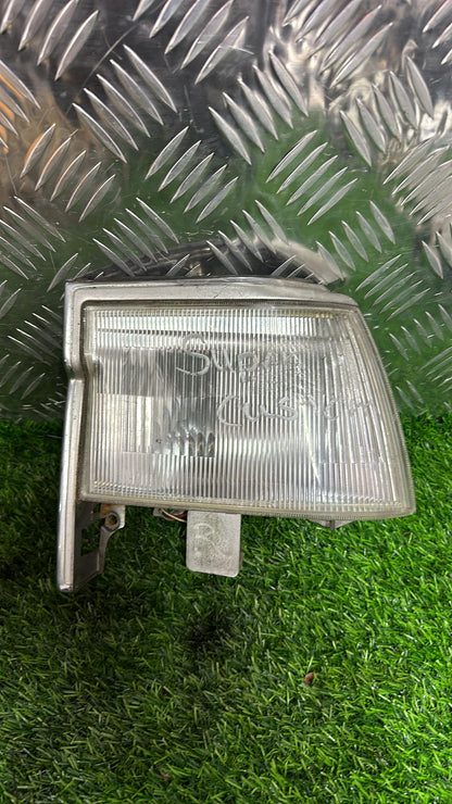 1989 - 1993 Toyota Hiace Right Indicator TOYOTA 26-37