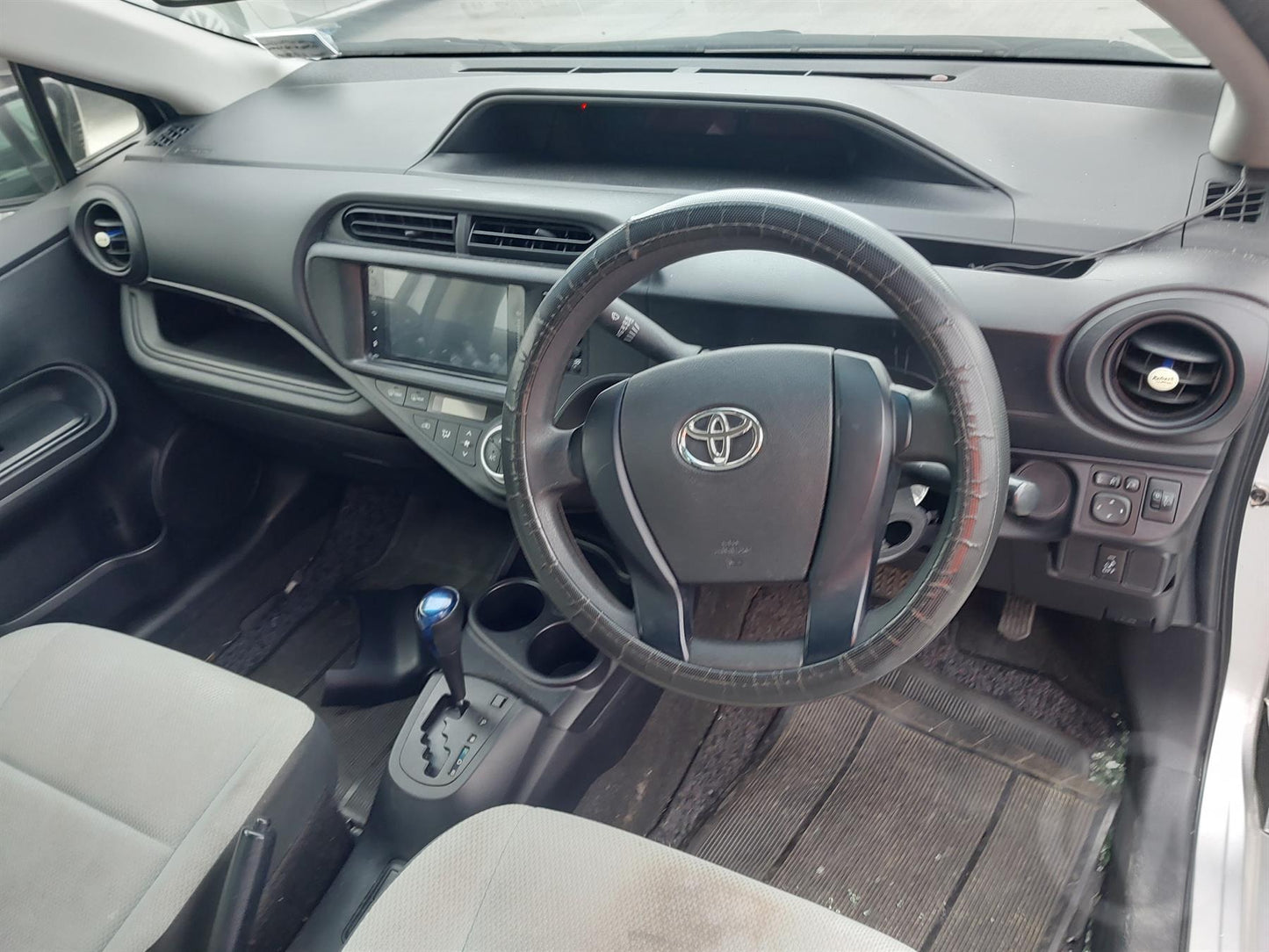 2015 Toyota Aqua 1NZ-1LM-R282964 WRECKING FOR PARTS ONLY