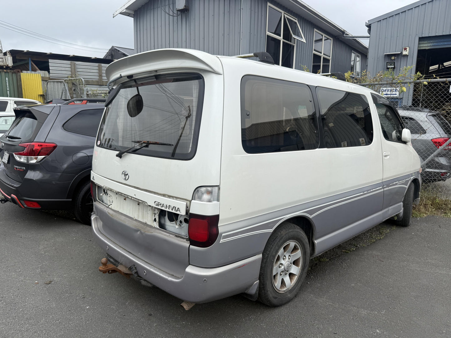 1998 Toyota Granvia 5VZ-1418960 WRECKING FOR PARTS ONLY
