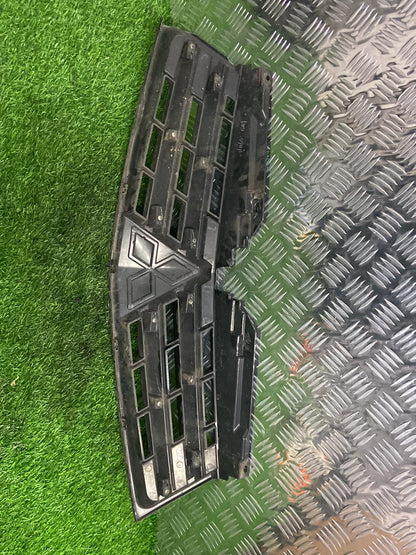 2011 - 2020 Mitsubishi Triton Grille 7450A490