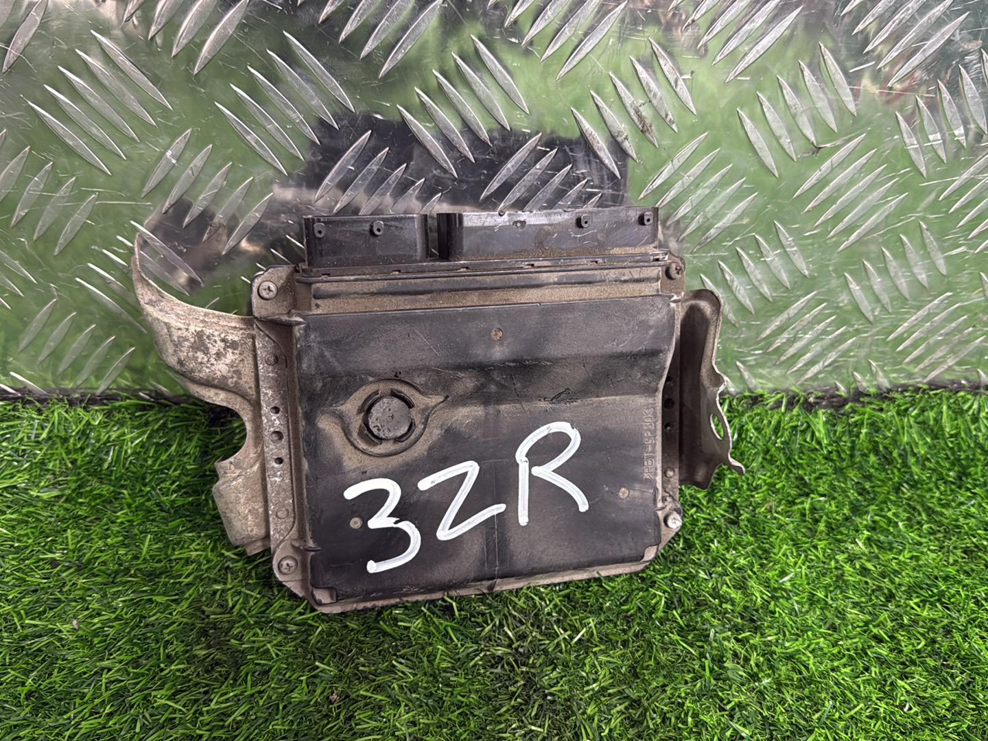 2007 - 2010 Toyota Noah ECU 89661-28C61