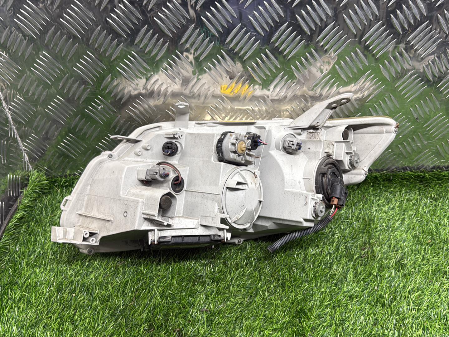 Toyota Corolla Right Headlight 12-526