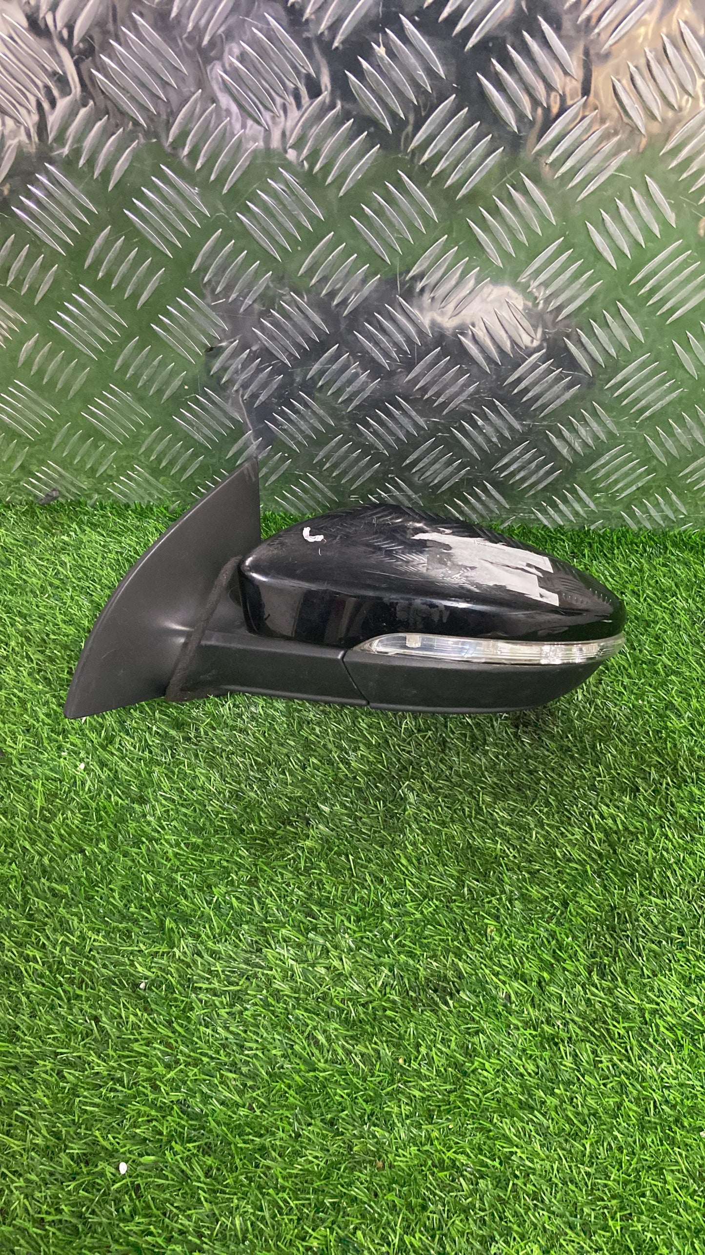 2010 - 2015 Volkswagen Passat Left Door Mirror 13 wire