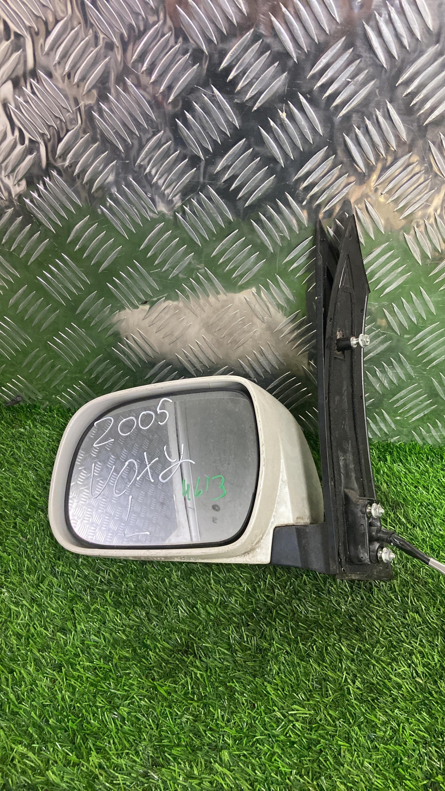 2001 - 2007 Toyota Noah Left Door Mirror 5 WIRE