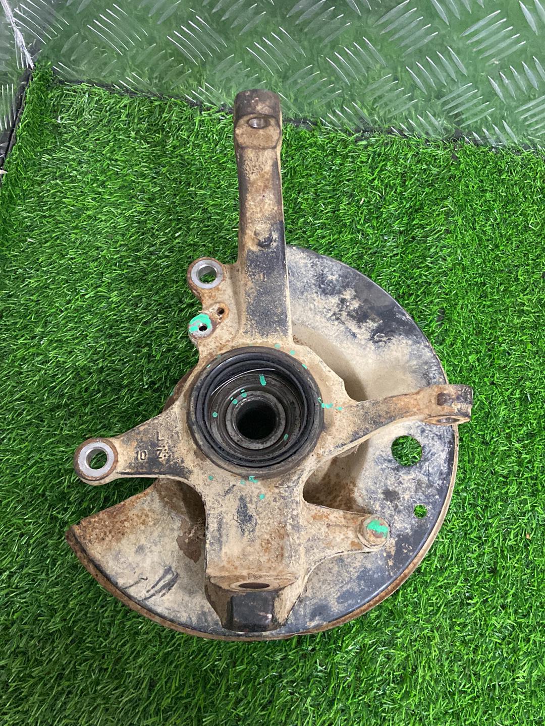 1999 - 2005 Ford Courier Left Front Hub Assembly LF HUB , NON ABS TYPE