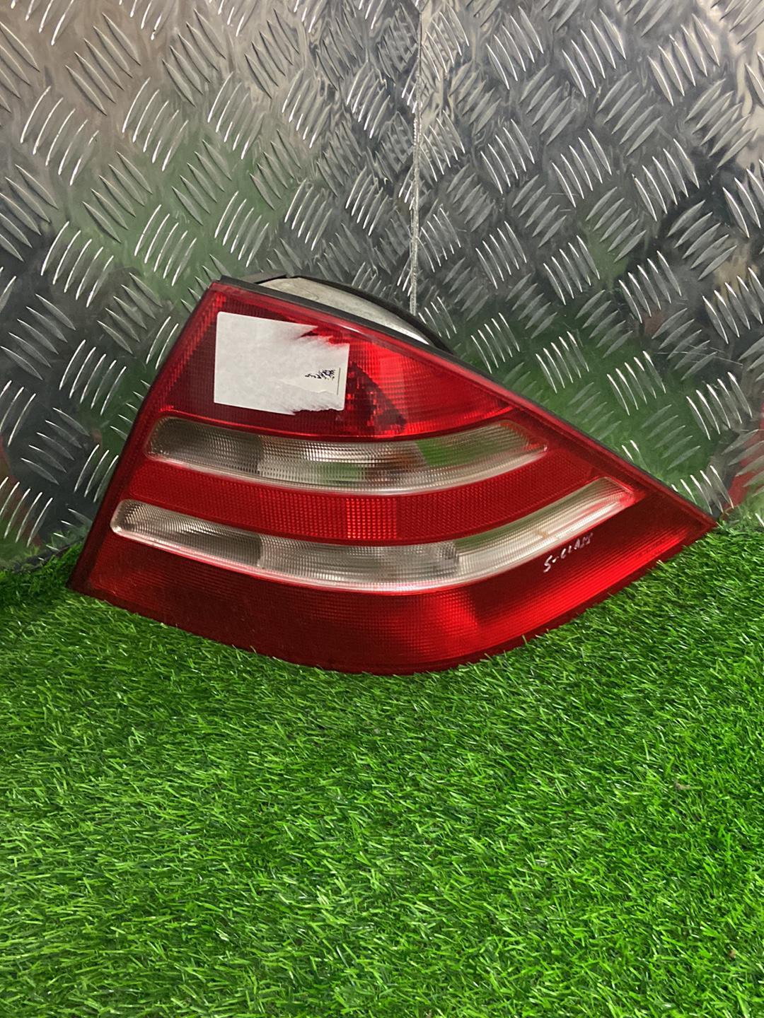 1998 - 2005 Mercedes-Benz S-Class Right Taillight A2208200264