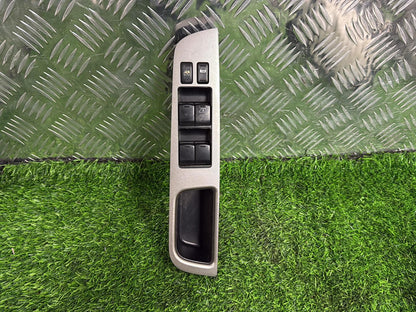 2004 - 2013 Nissan X-Trail Master Power Window Switch 2 Plug Type
