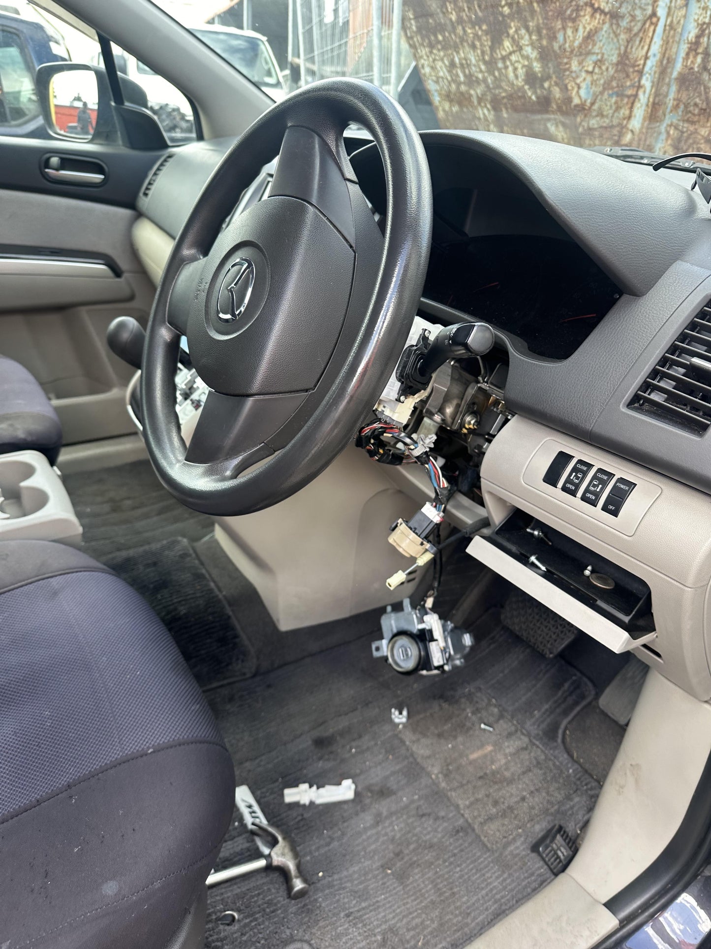 2006 Mazda MPV L3-L3132250 WRECKING FOR PARTS ONLY