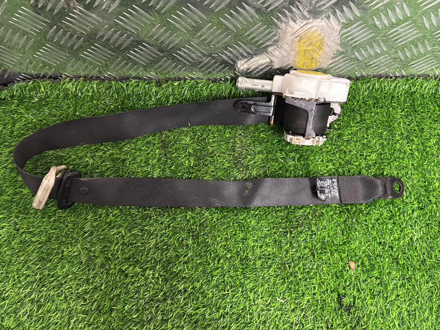 2005 - 2015 Toyota Hilux Right Front Seat Belt 7Y7120-P