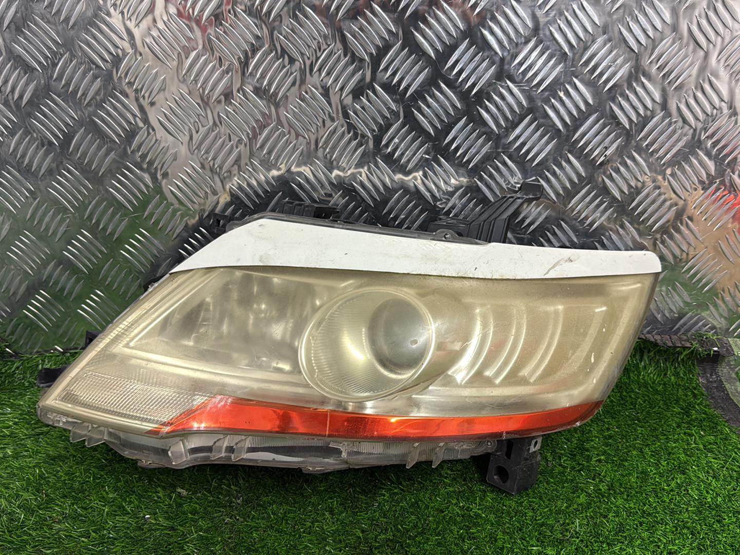 2005 - 2010 Nissan Serena Left Headlight 100-24921